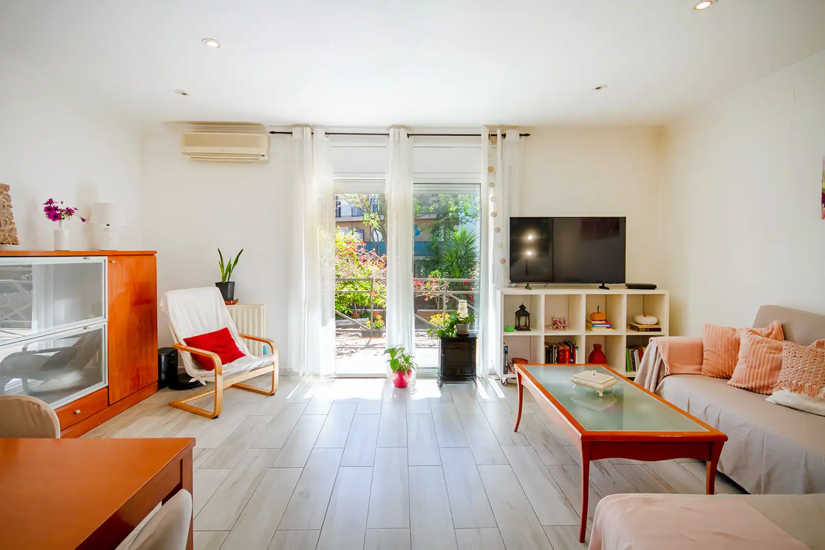 Sala de estar de Casa adosada en venta en Martorell con Calefacción, Jardín privado y Horno