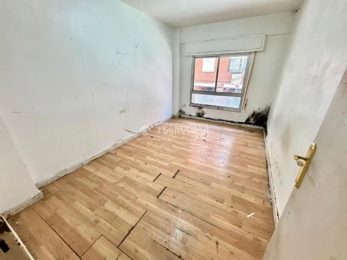 Piso en venta en León Capital  con Calefacción, Parquet y Balcón