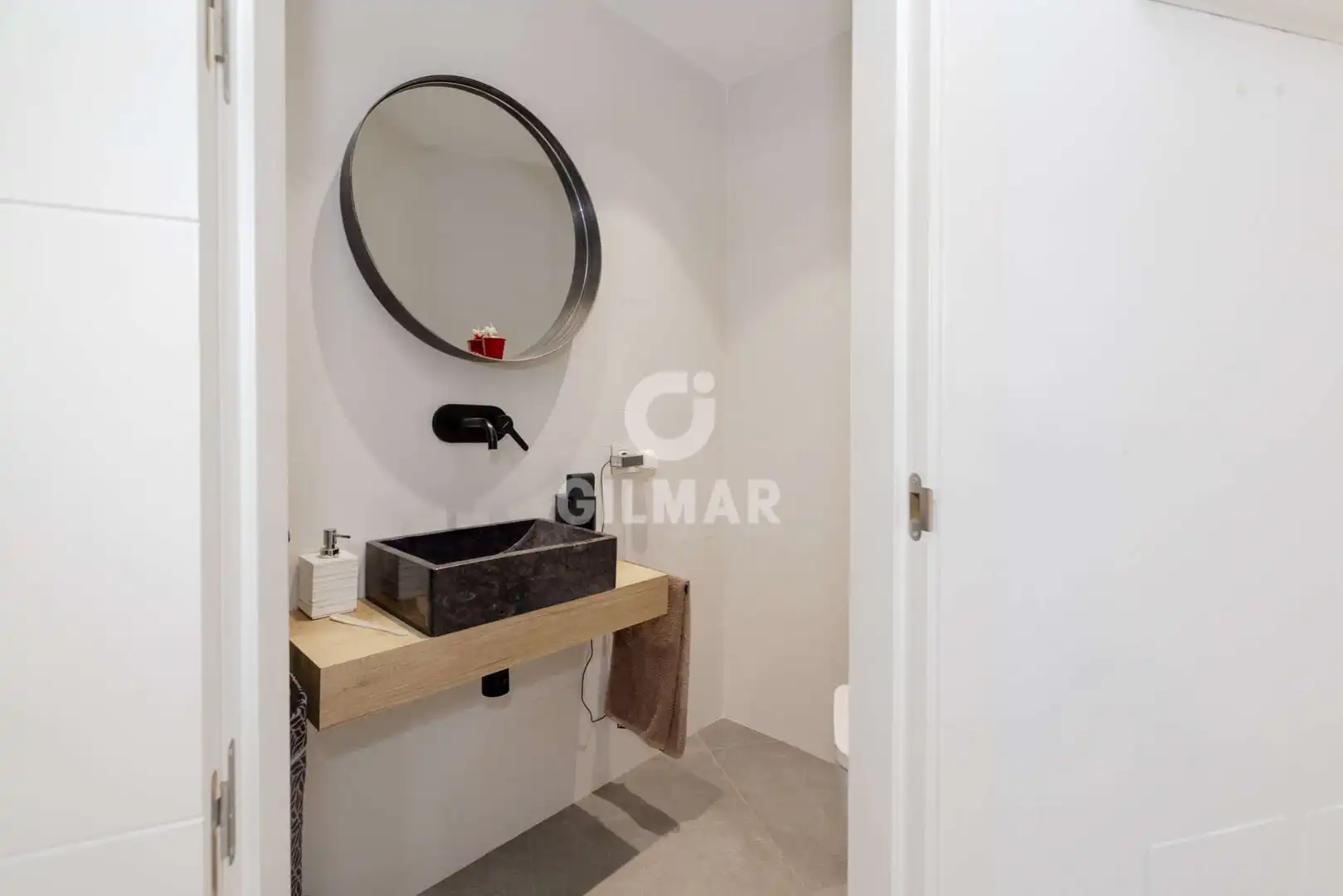 Bany de Apartament en venda en Estepona amb Calefacció, Piscina i Balcó