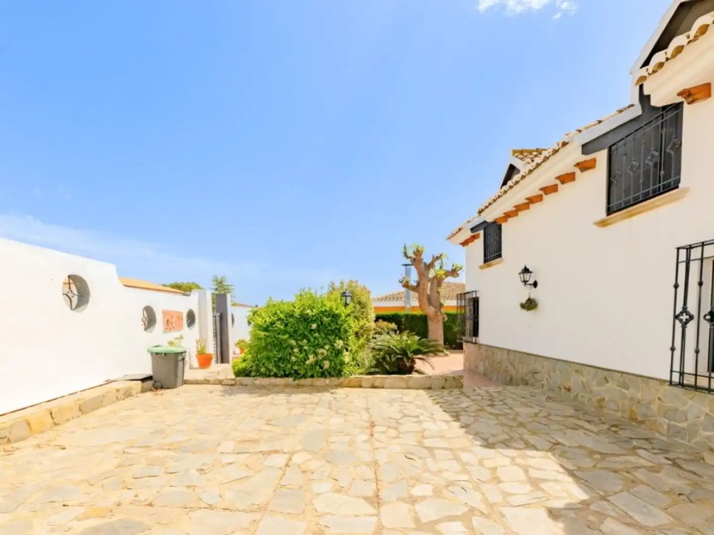 Vista exterior de Casa o xalet en venda en Benifaió amb Terrassa, Traster i Piscina