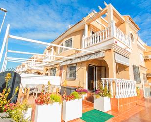 Vista exterior de Casa o xalet en venda en Orihuela amb Aire condicionat, Calefacció i Terrassa