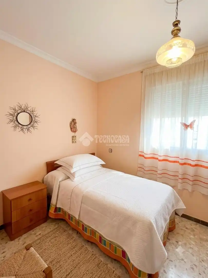 Habitación de Casa adosada en venta en Sevilla con Aire acondicionado y Balcón