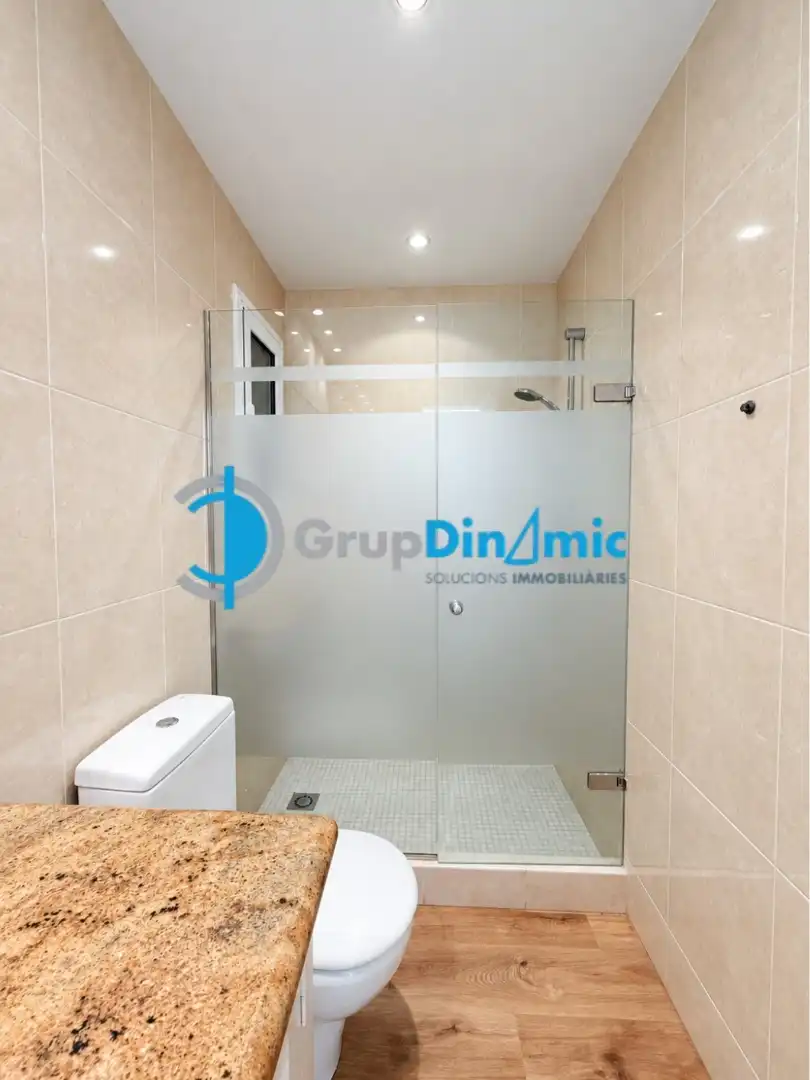 Bathroom of Flat for sale in El Pedró