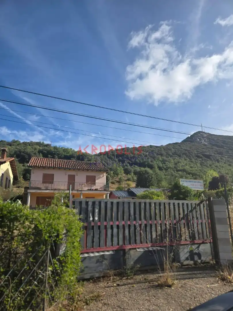 Casa en venda a La Pola de Gordón