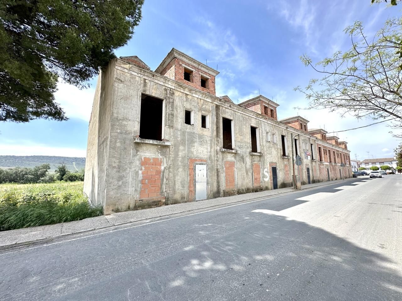 Vista exterior de Edifici en venda en Antequera