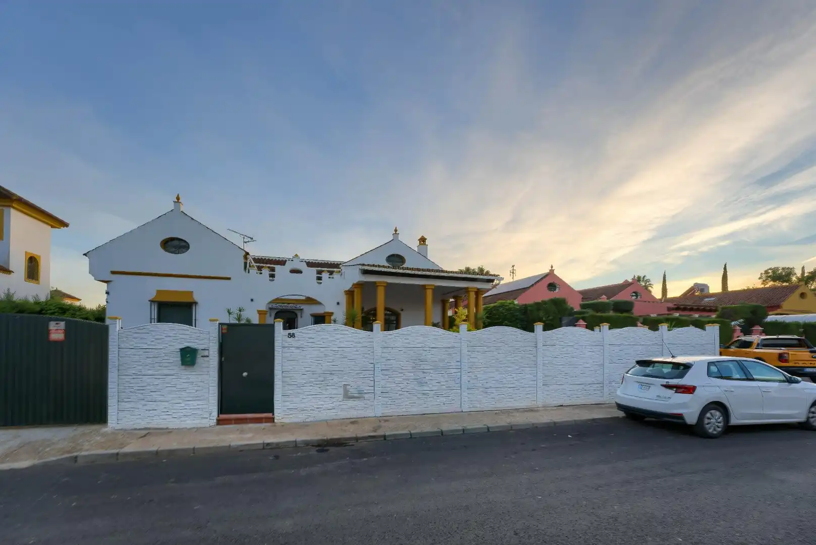 Exterior view of Houses for sale in Espartinas  with Air Conditioner, Private garden and Terrace