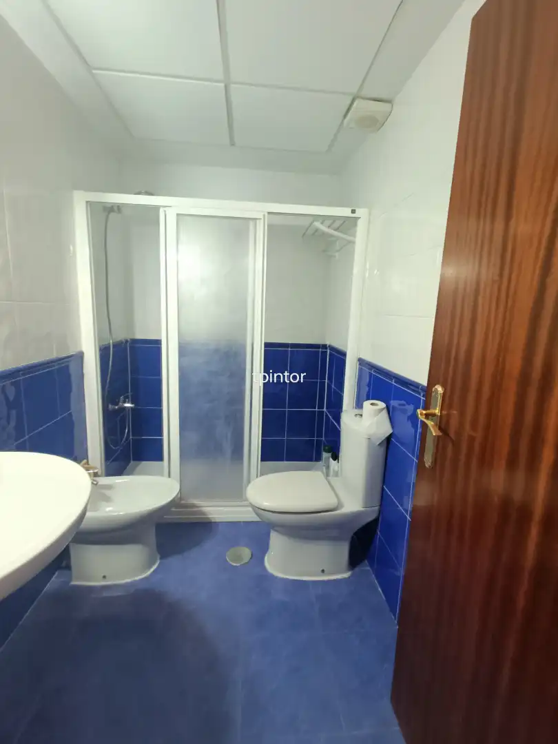 Bathroom of Detached homes for rent in Cáceres  with Oven, Washing machine and Microwave