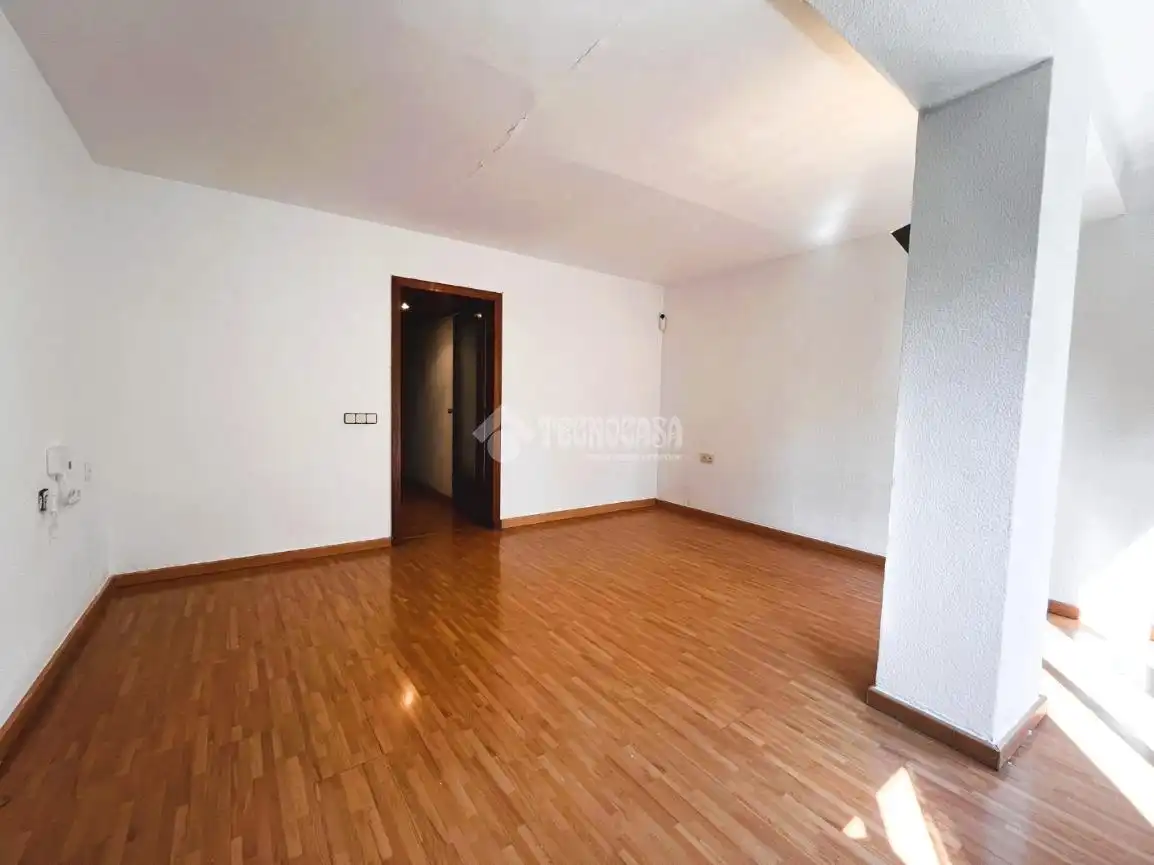Piso en venta en L'Hospitalet de Llobregat con Parquet y Alarma