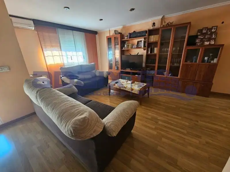 Living room of Flat for rent in Puertollano  with Air Conditioner, Parquet flooring and Terrace