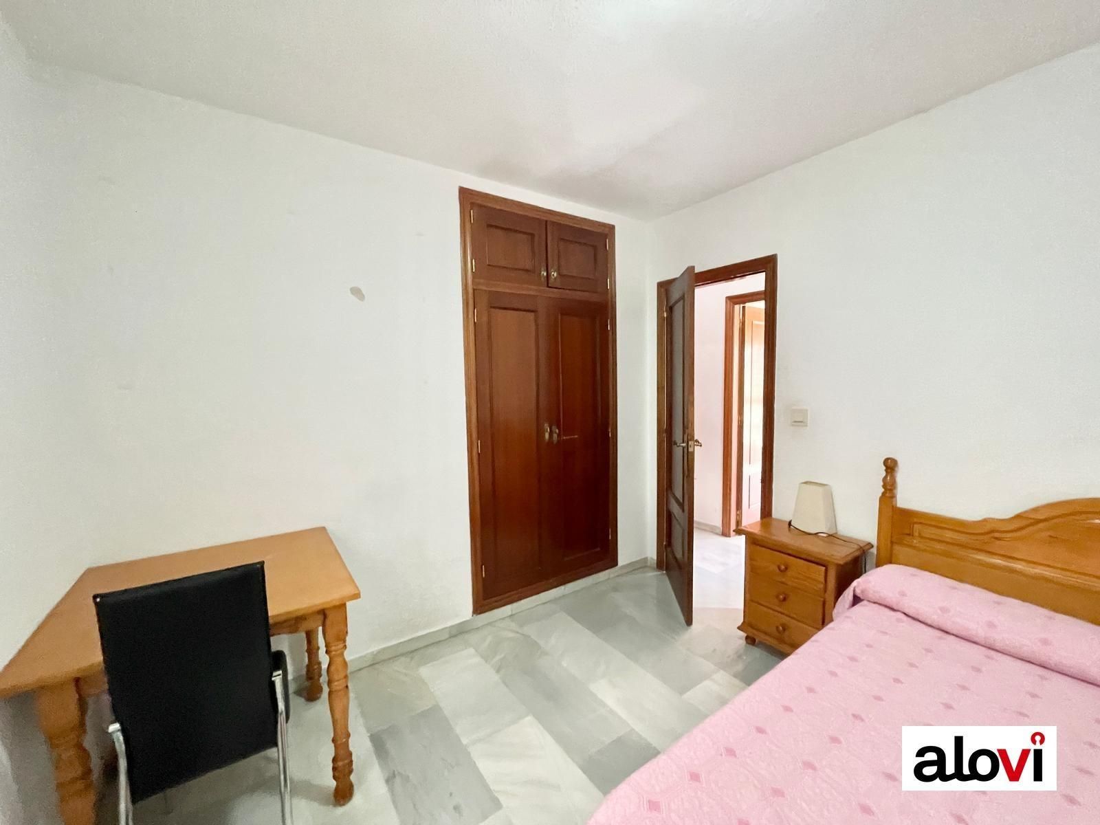 Bedroom of Flat to share in  Granada Capital  with Heating