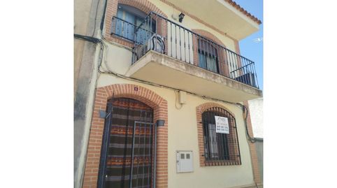 Se vende CASA ADOSADA en Ruidera