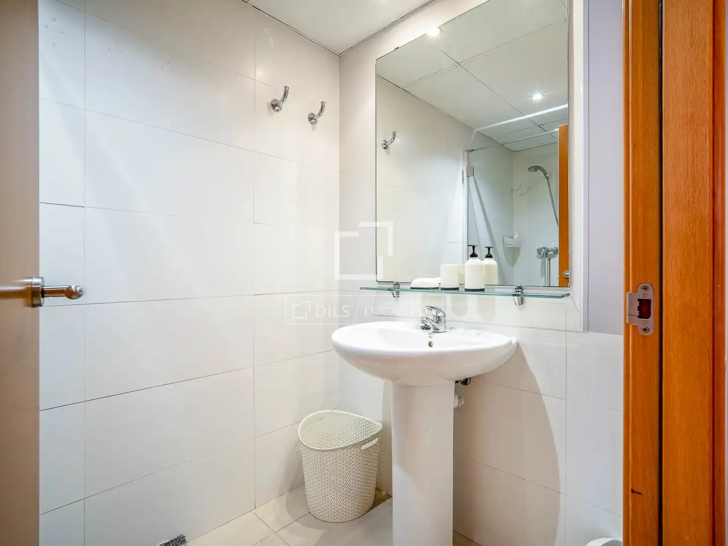 Badezimmer von Dachboden zum Verkauf in Barcelona mit Klimaanlage, Heizung und Terrasse