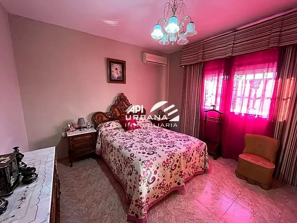 Dormitori de Casa o xalet en venda en Lucena amb Aire condicionat, Terrassa i Traster