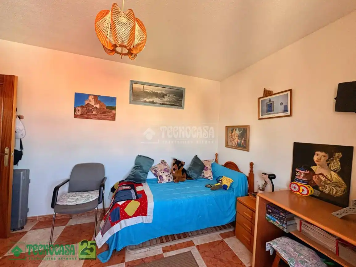 Habitación de Casa adosada en venta en Lillo con Calefacción