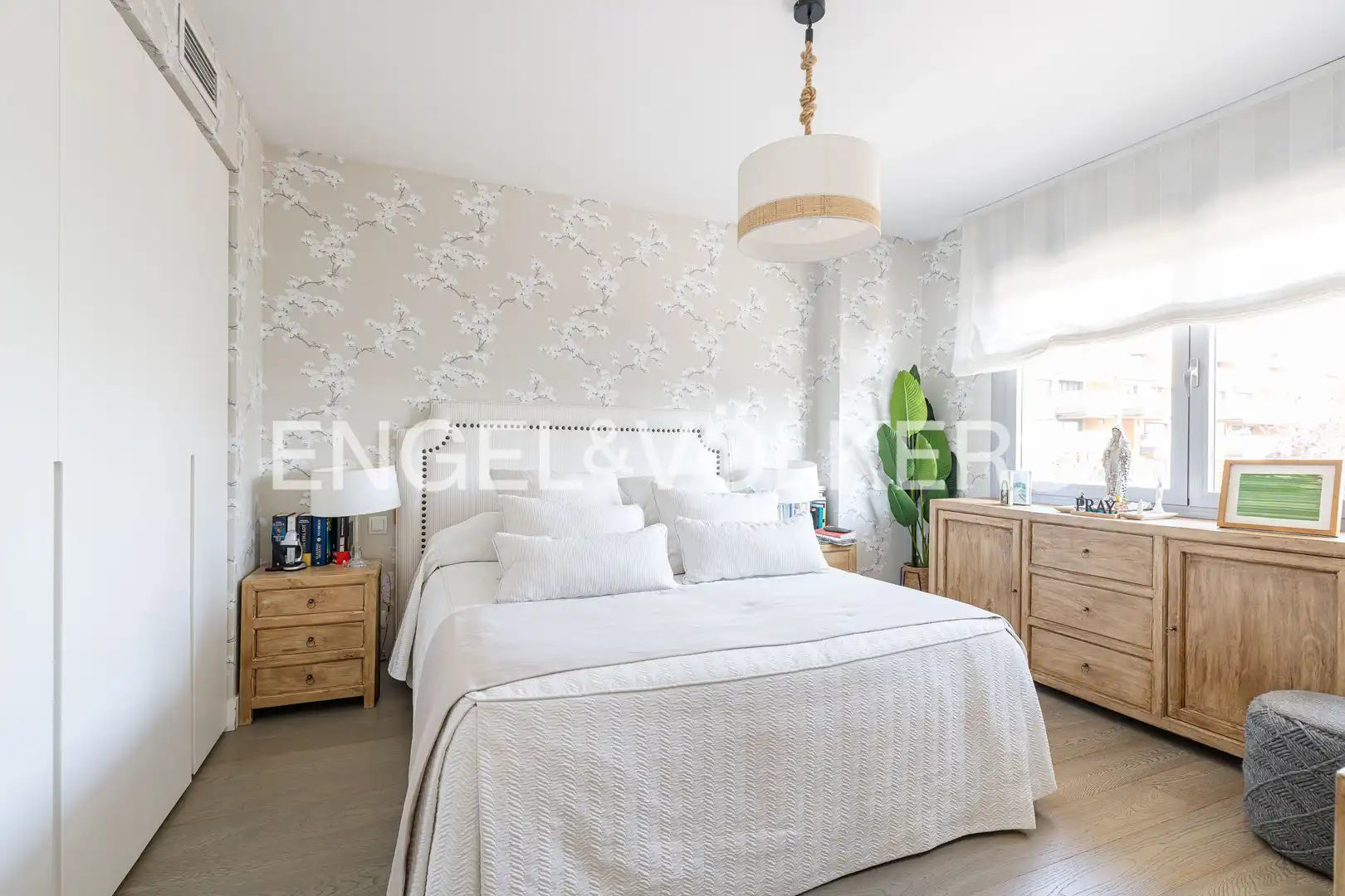 Habitación de Casa adosada en venta en Pozuelo de Alarcón con Aire acondicionado, Calefacción y Jardín privado