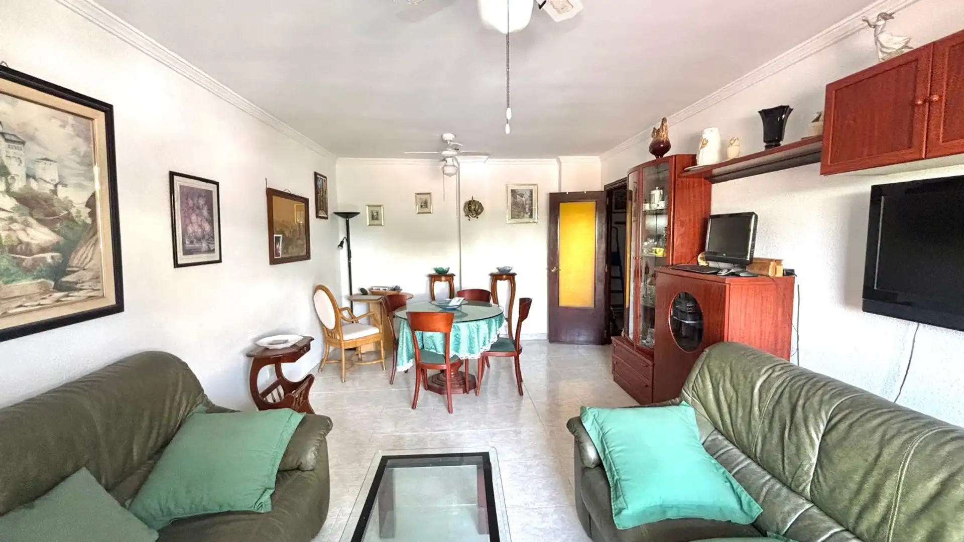 Sala de estar de Piso en venta en Benalmádena con Terraza y Trastero