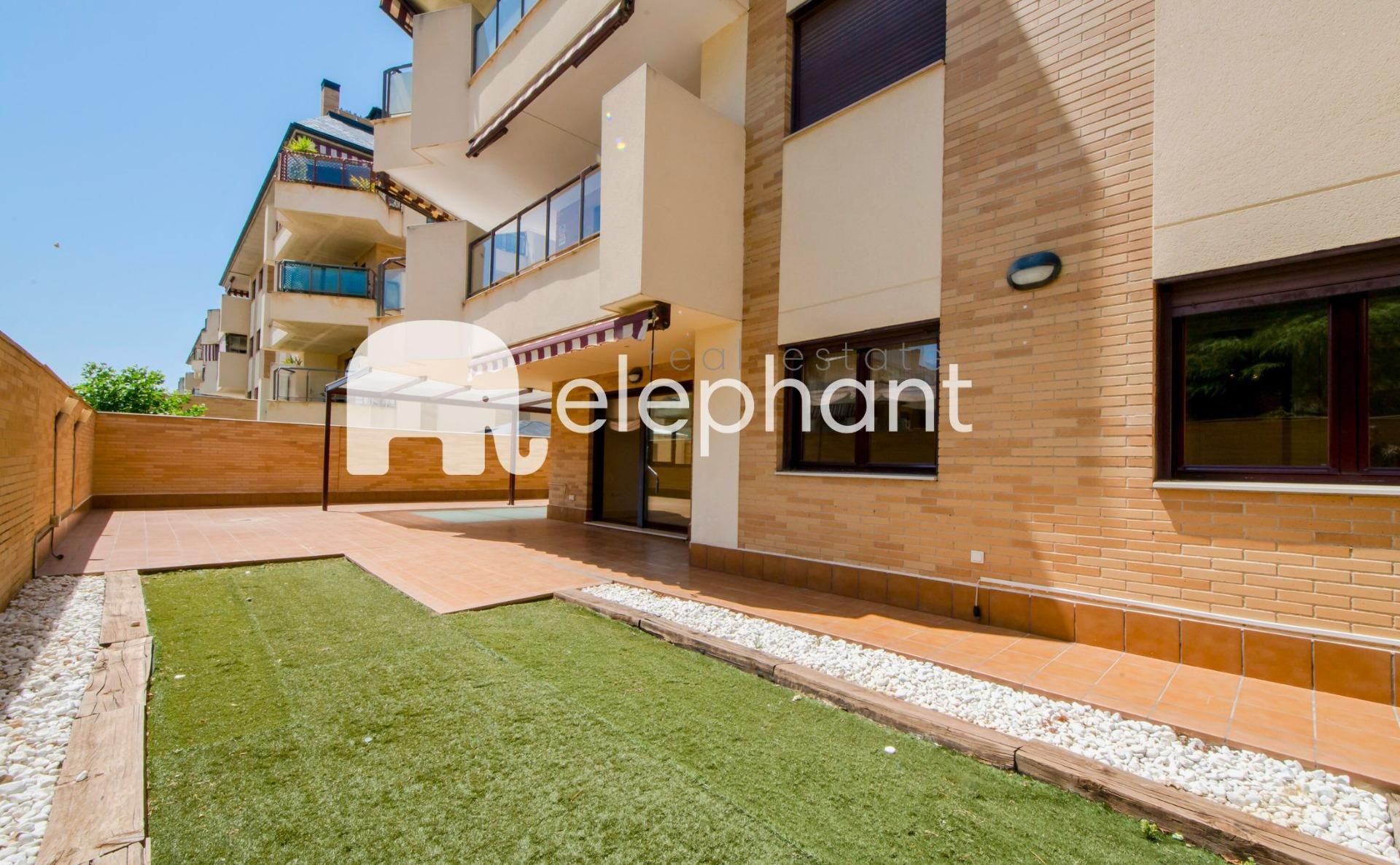Exterior view of Planta baja for sale in Boadilla del Monte  with Air Conditioner, Heating and Private garden