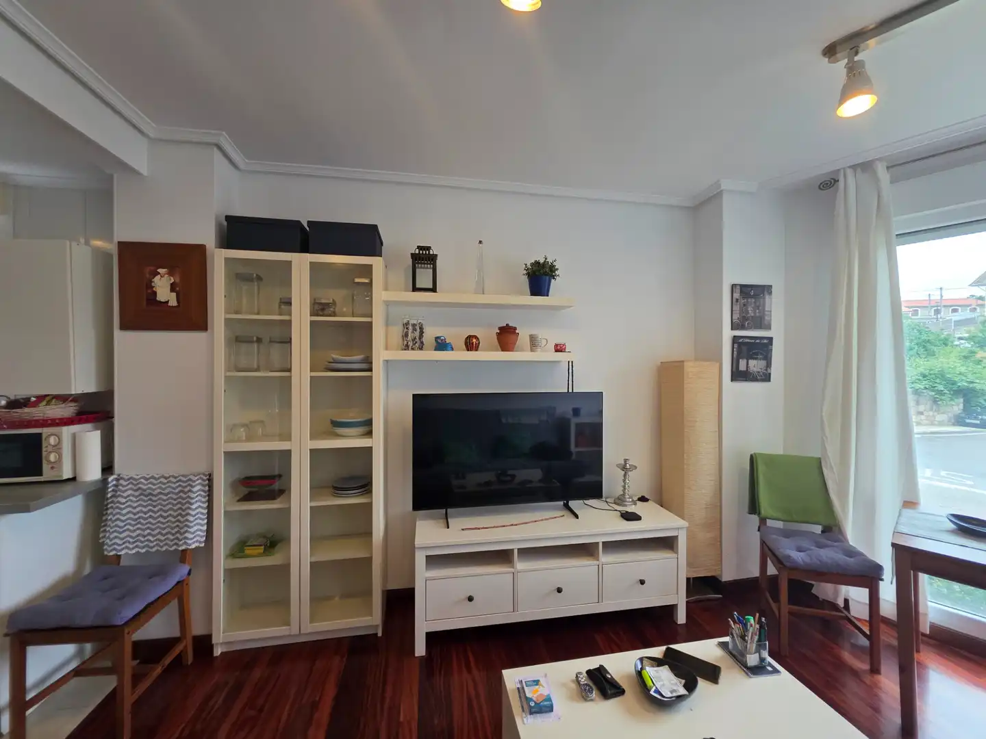 Sala de estar de Apartamento en venta en Miengo con Calefacción, Trastero y Amueblado