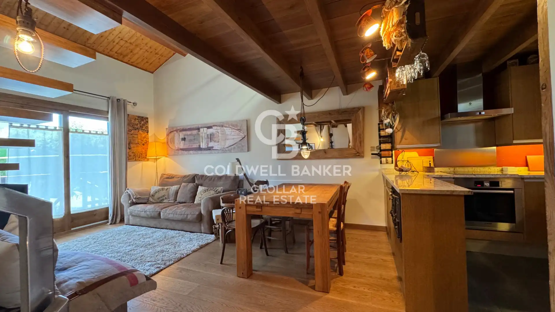 Außenansicht von Einfamilien-Reihenhaus zum Verkauf in Osséja mit Privatgarten, Parkett und Terrasse