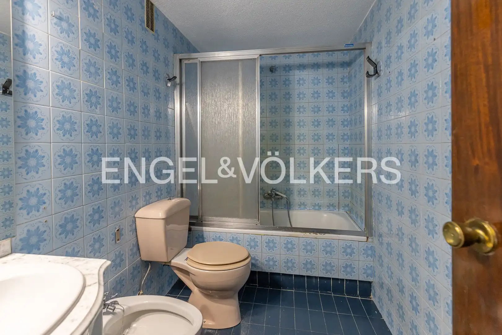 Baño de Piso en venta en Madrid con Calefacción, Parquet y Terraza