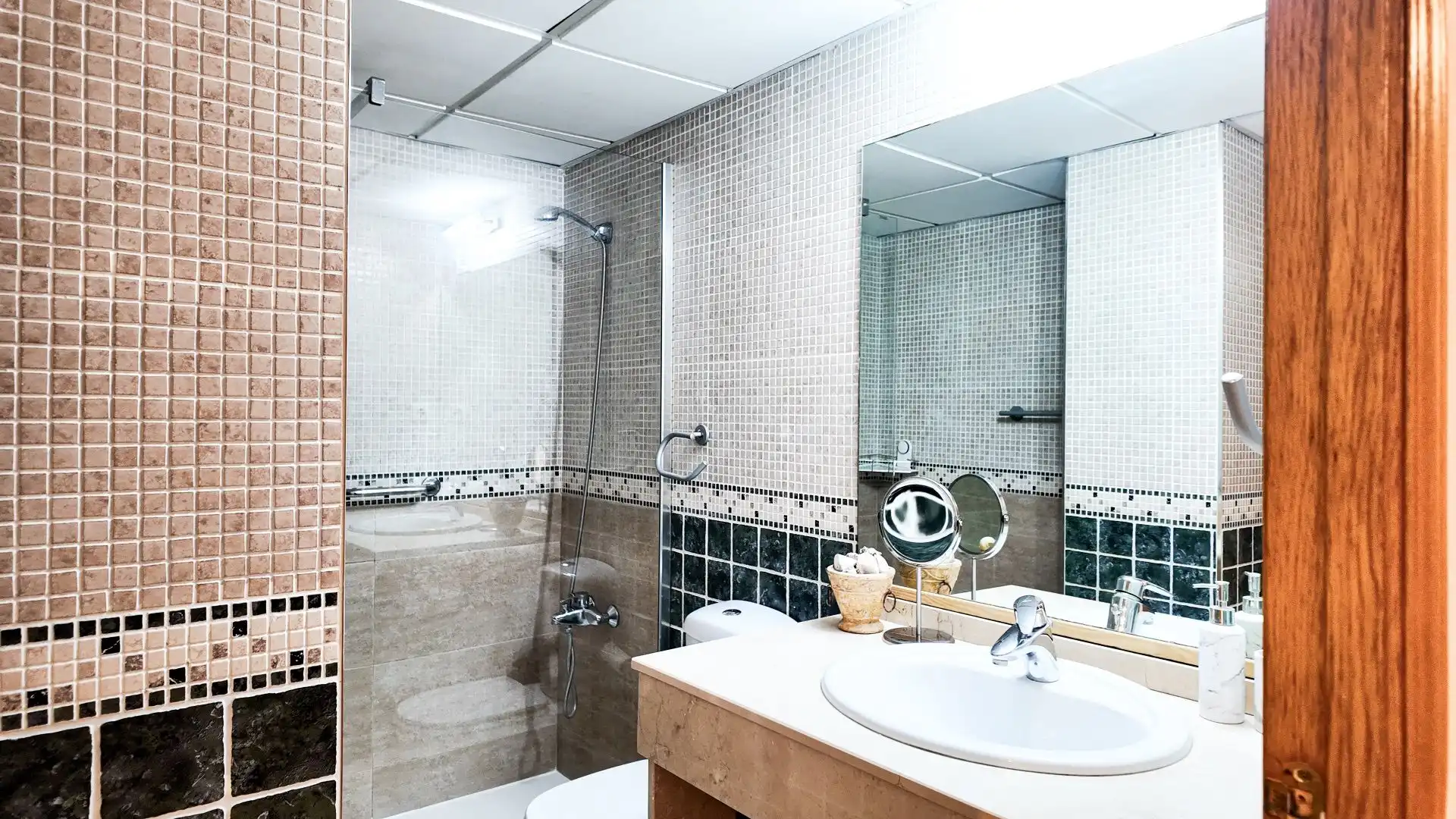 Bathroom of Flat for rent in Valencia  with Air Conditioner, Heating and Terrace