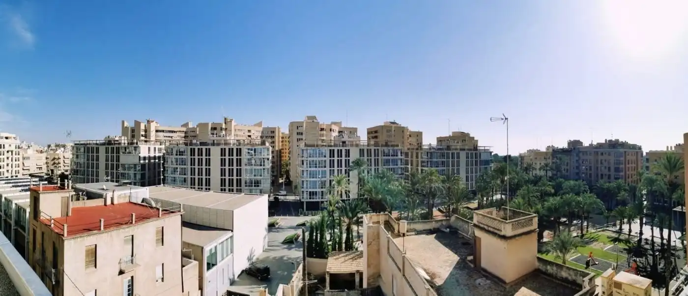 Vista exterior de Àtic de lloguer en Elche / Elx amb Aire condicionat, Parquet i Terrassa