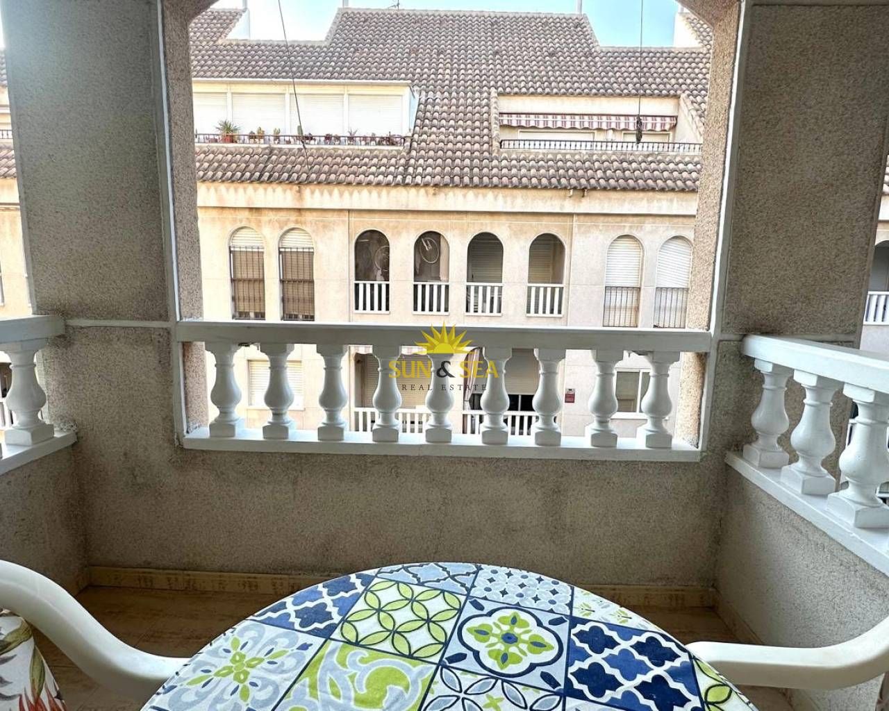 Terrassa de Pis de lloguer en Torrevieja amb Calefacció, Moblat i Rentadora