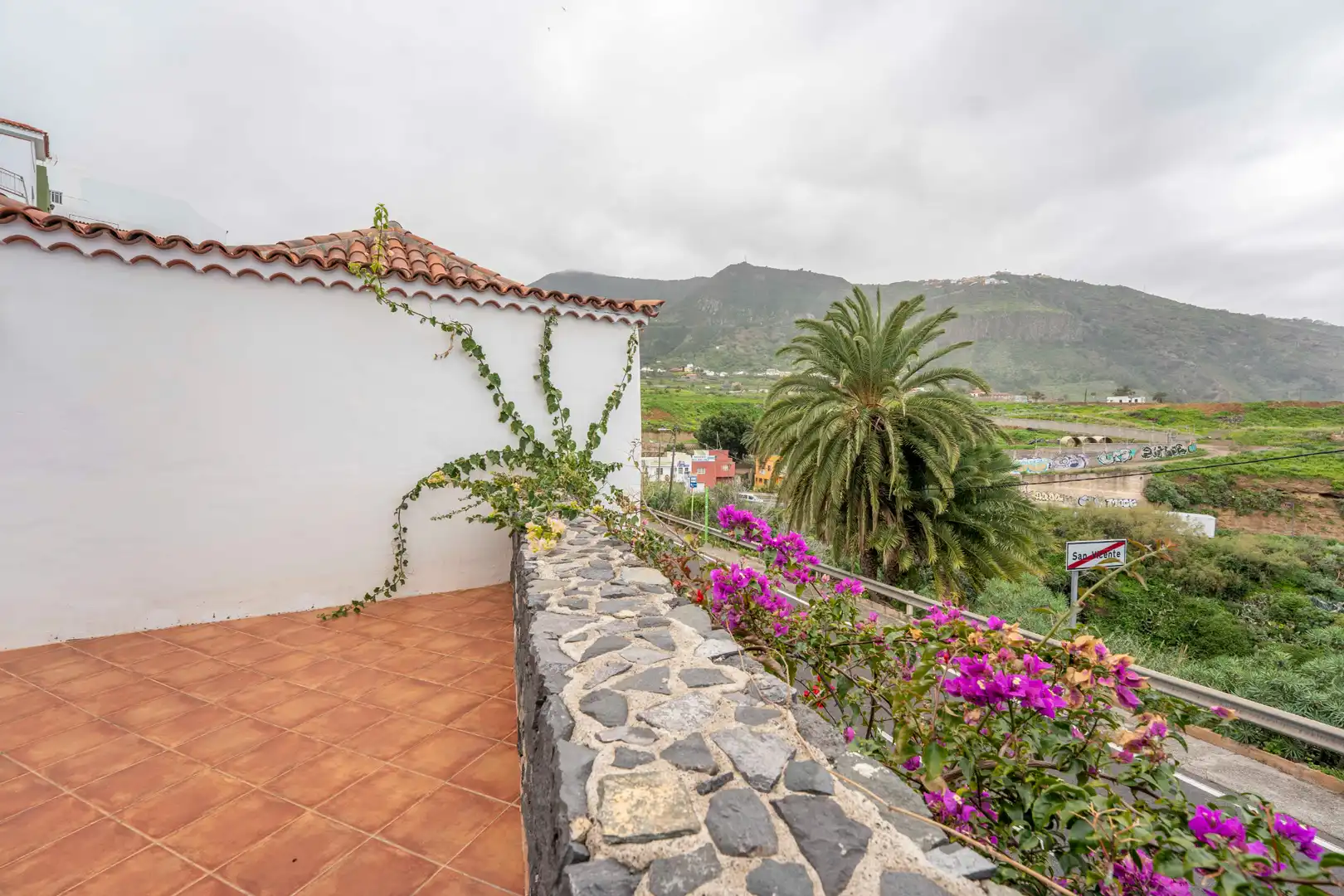 Vista exterior de Finca rústica en venda en Los Realejos amb Parquet, Terrassa i Balcó