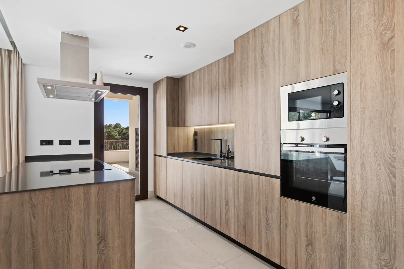 Cocina de Apartamento en venta en Istán con Aire acondicionado, Terraza y Piscina