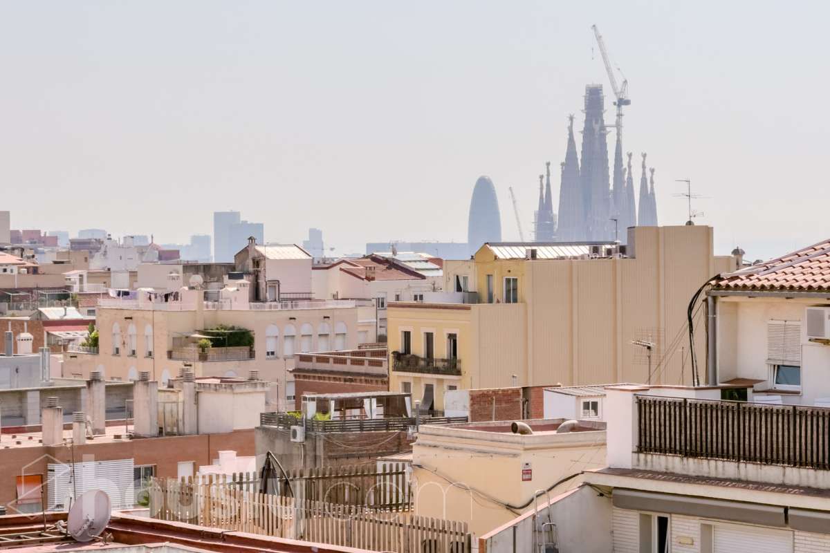 Exterior view of Flat for sale in  Barcelona Capital  with Air Conditioner, Heating and Balcony