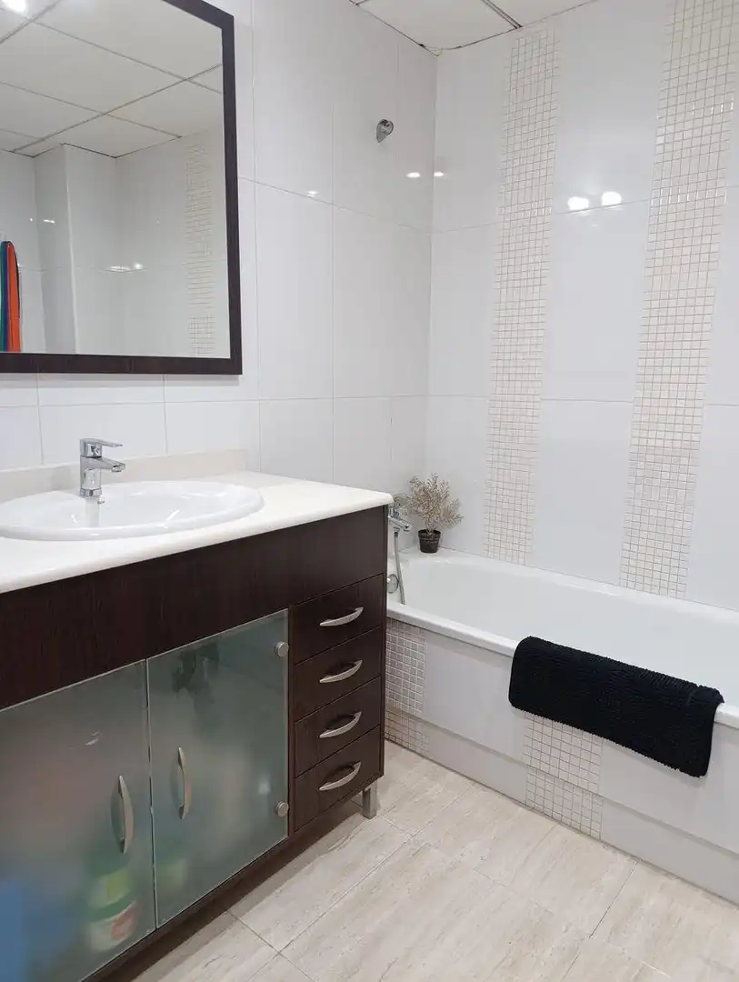 Baño de Piso en venta en Deltebre con Terraza, Amueblado y Balcón
