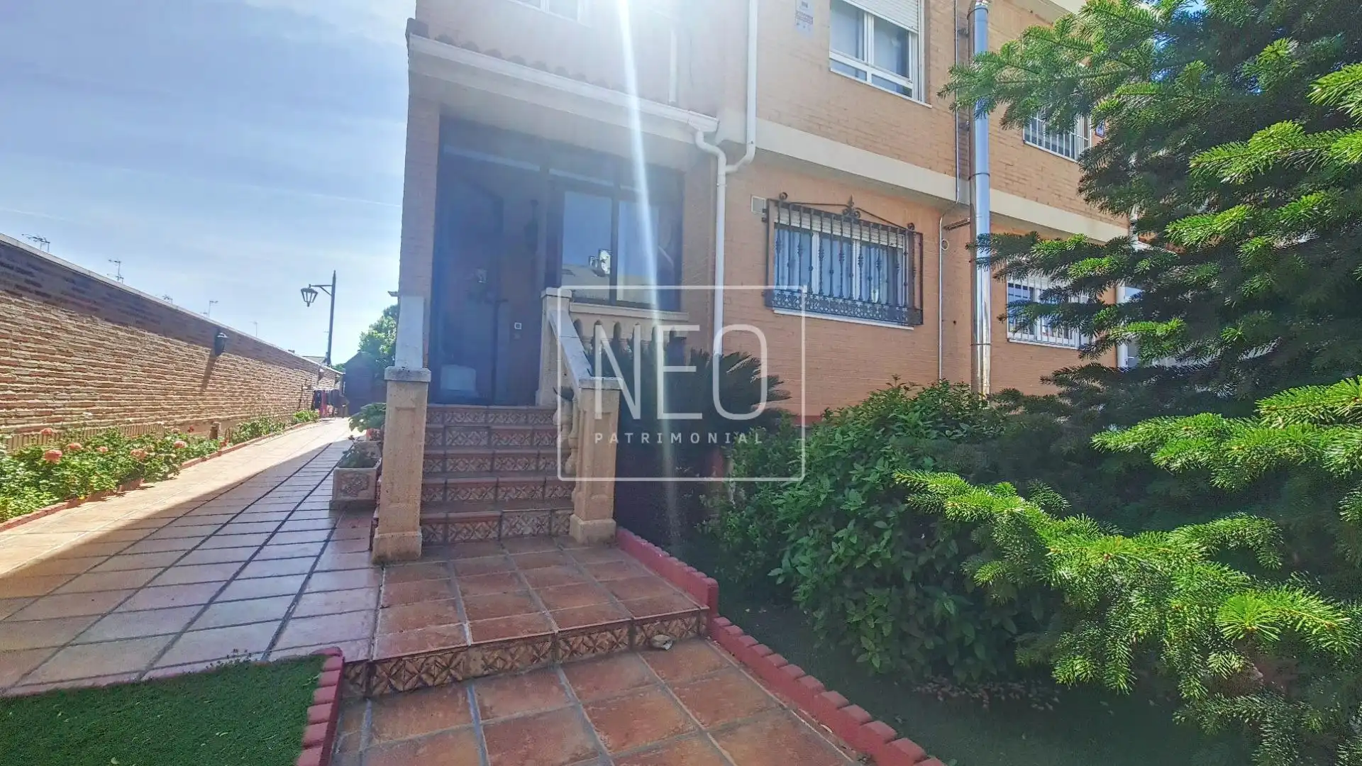 Vista exterior de Casa adosada en venta en Parla con Aire acondicionado, Calefacción y Balcón