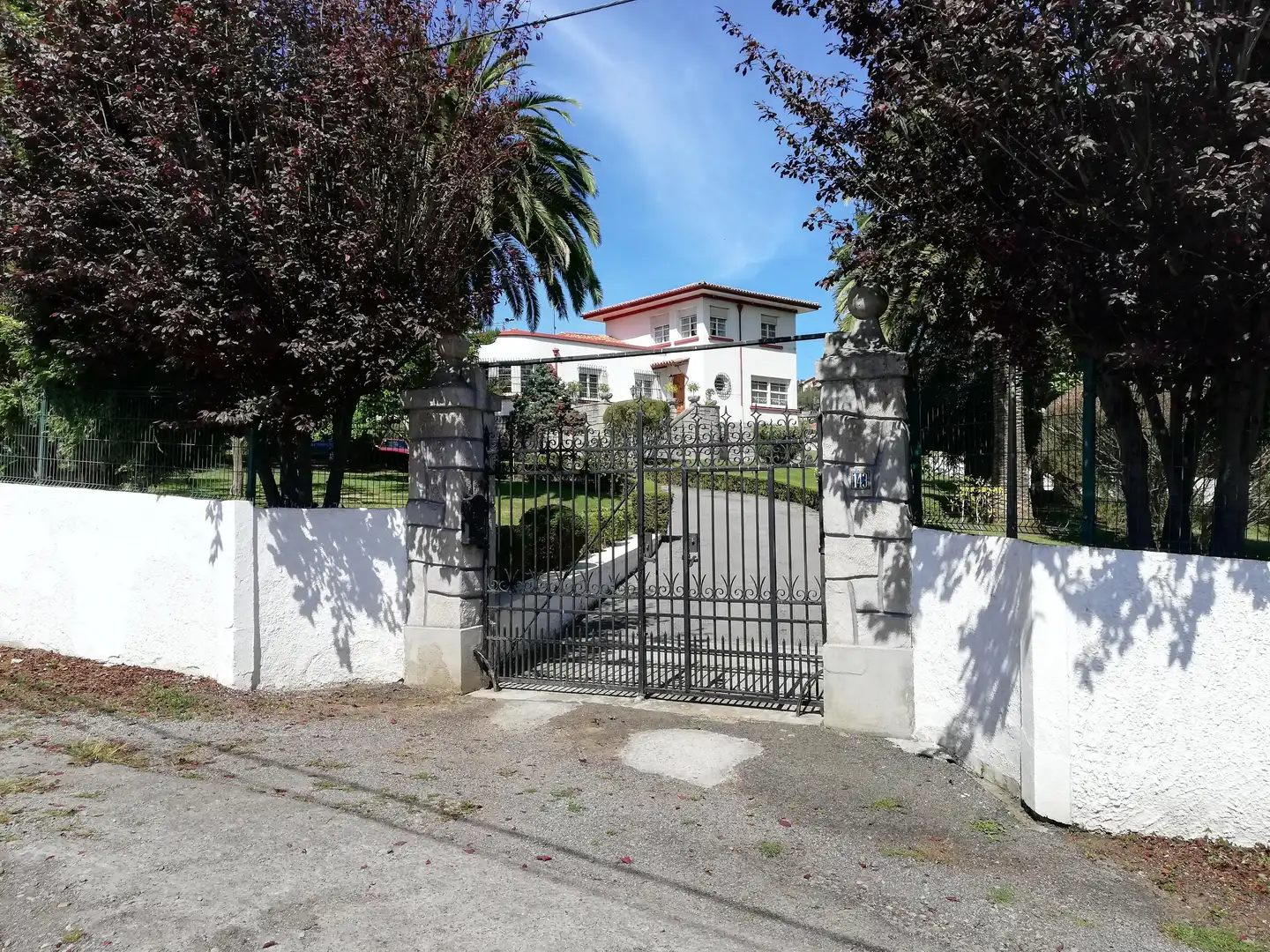 Vista exterior de Finca rústica en venda en Castrillón amb Calefacció