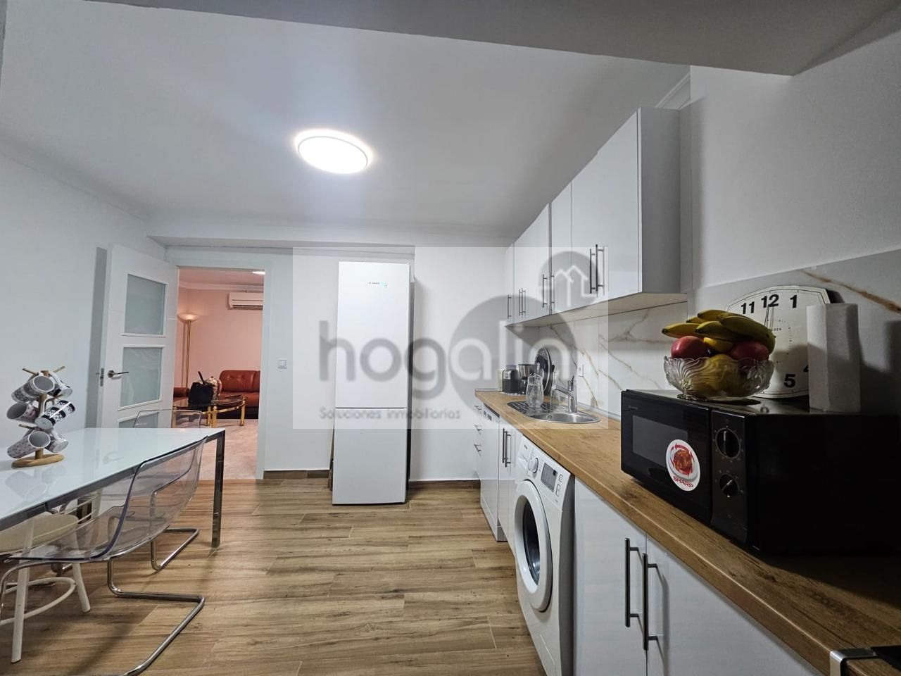 Kitchen of Flat to rent in  Sevilla Capital  with Air Conditioner and Furnished