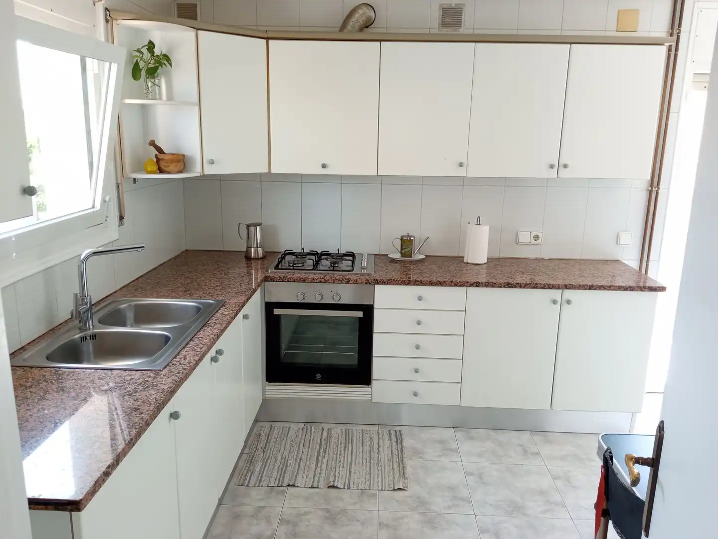 Cocina de Casa adosada en venta en Breda con Aire acondicionado, Calefacción y Jardín privado
