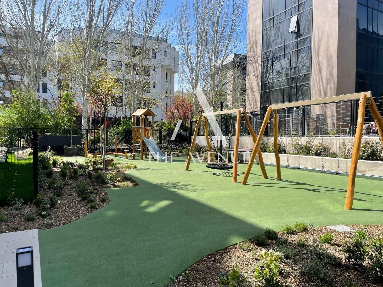 Vista exterior de Àtic en venda en  Madrid Capital amb Aire condicionat, Calefacció i Terrassa