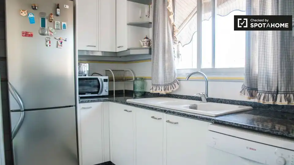 Cocina de Piso de alquiler en Valencia con Aire acondicionado, Calefacción y Amueblado