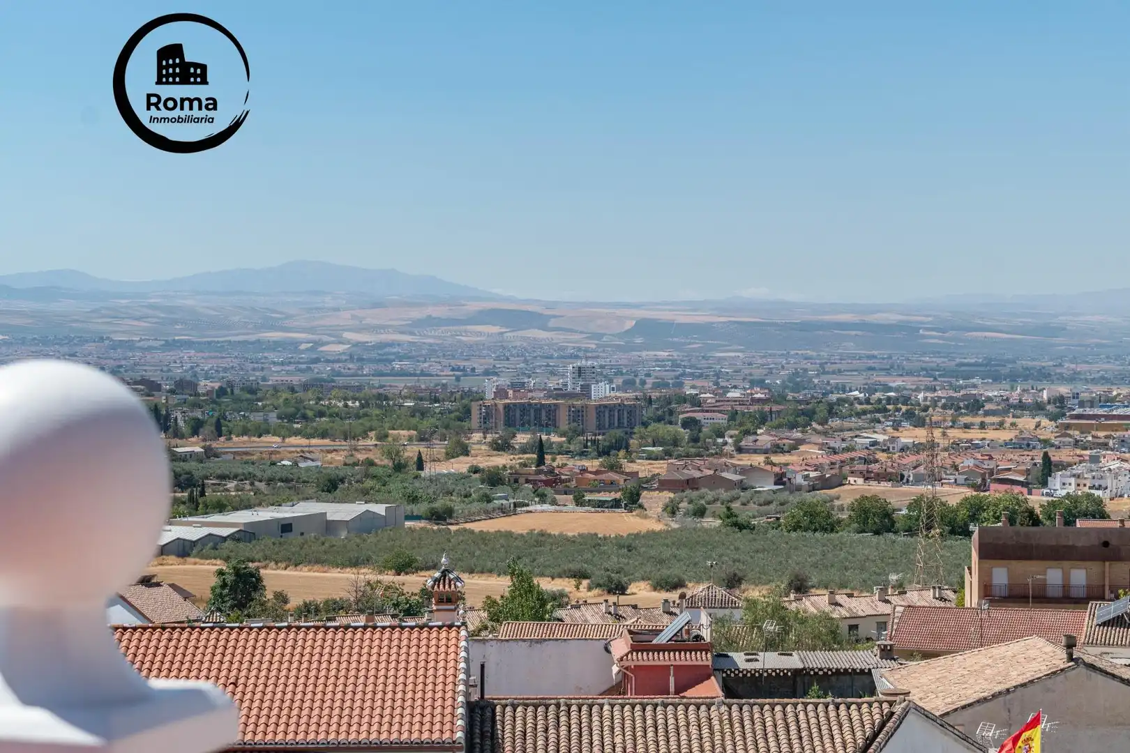 Casa aparellada amb terrassa en venda a Jun, imagen 2