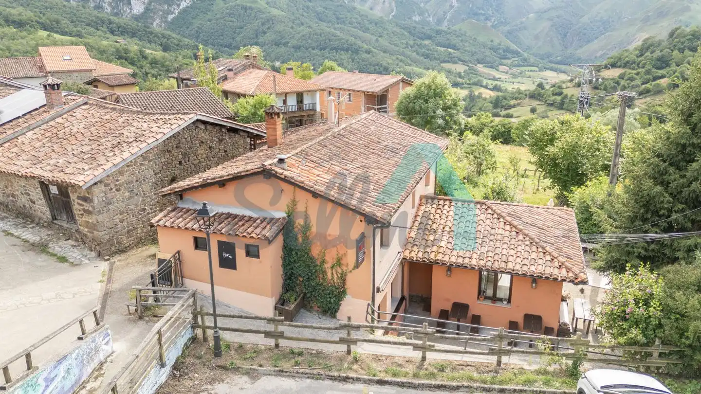 Vista exterior de Casa o chalet en venta en Sobrescobio con Calefacción, Jardín privado y Terraza