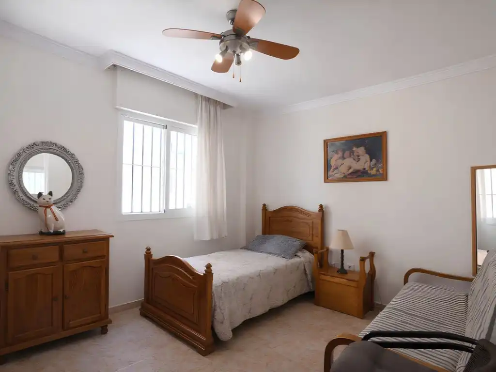Dormitori de Pis en venda en Mijas amb Aire condicionat, Terrassa i Moblat