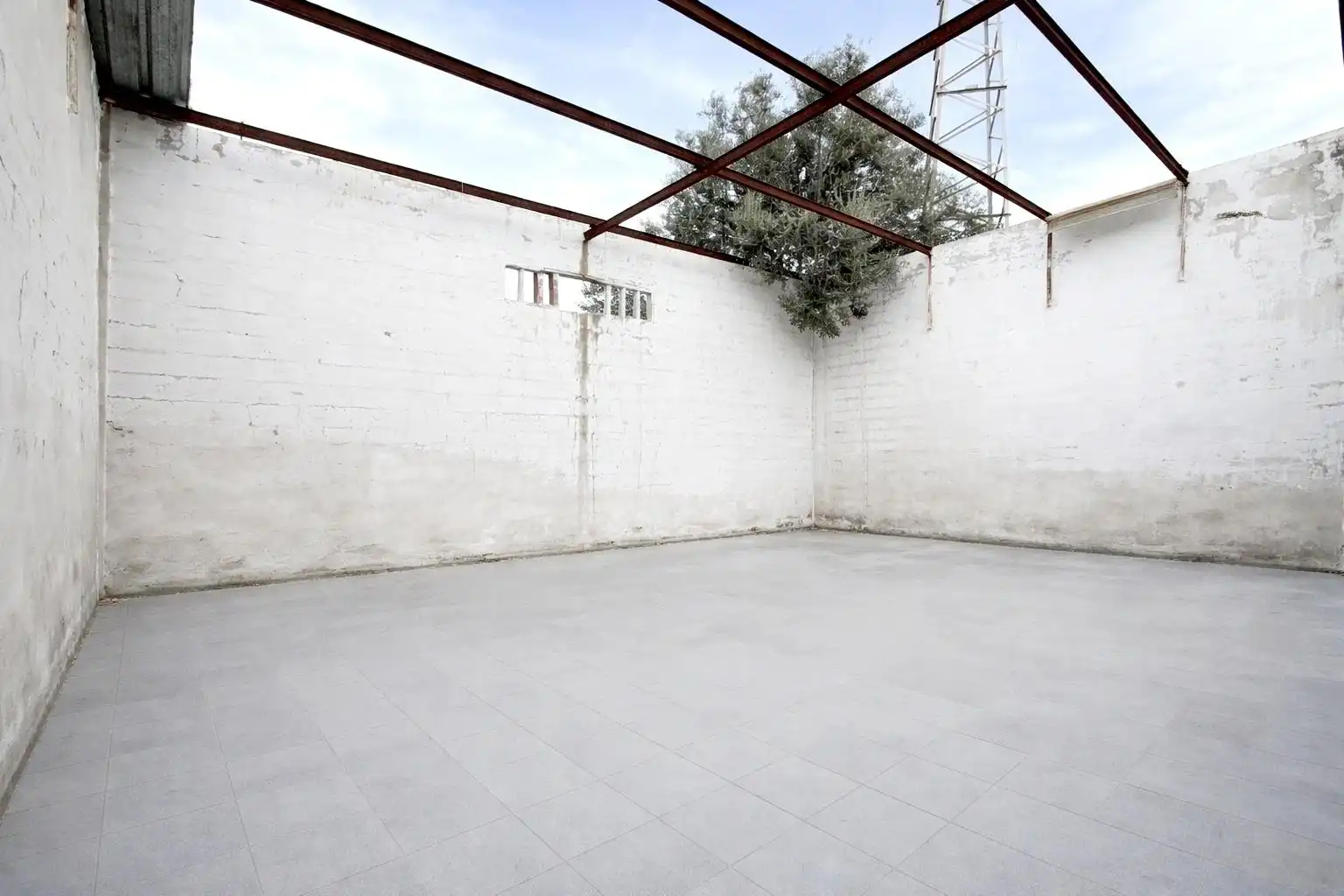 Terrasse von Fabrikhallen zum Verkauf in Sagunto / Sagunt