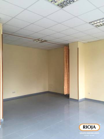 Local comercial en Venta en Jacinto Benavente Kalea en Santa Lucía