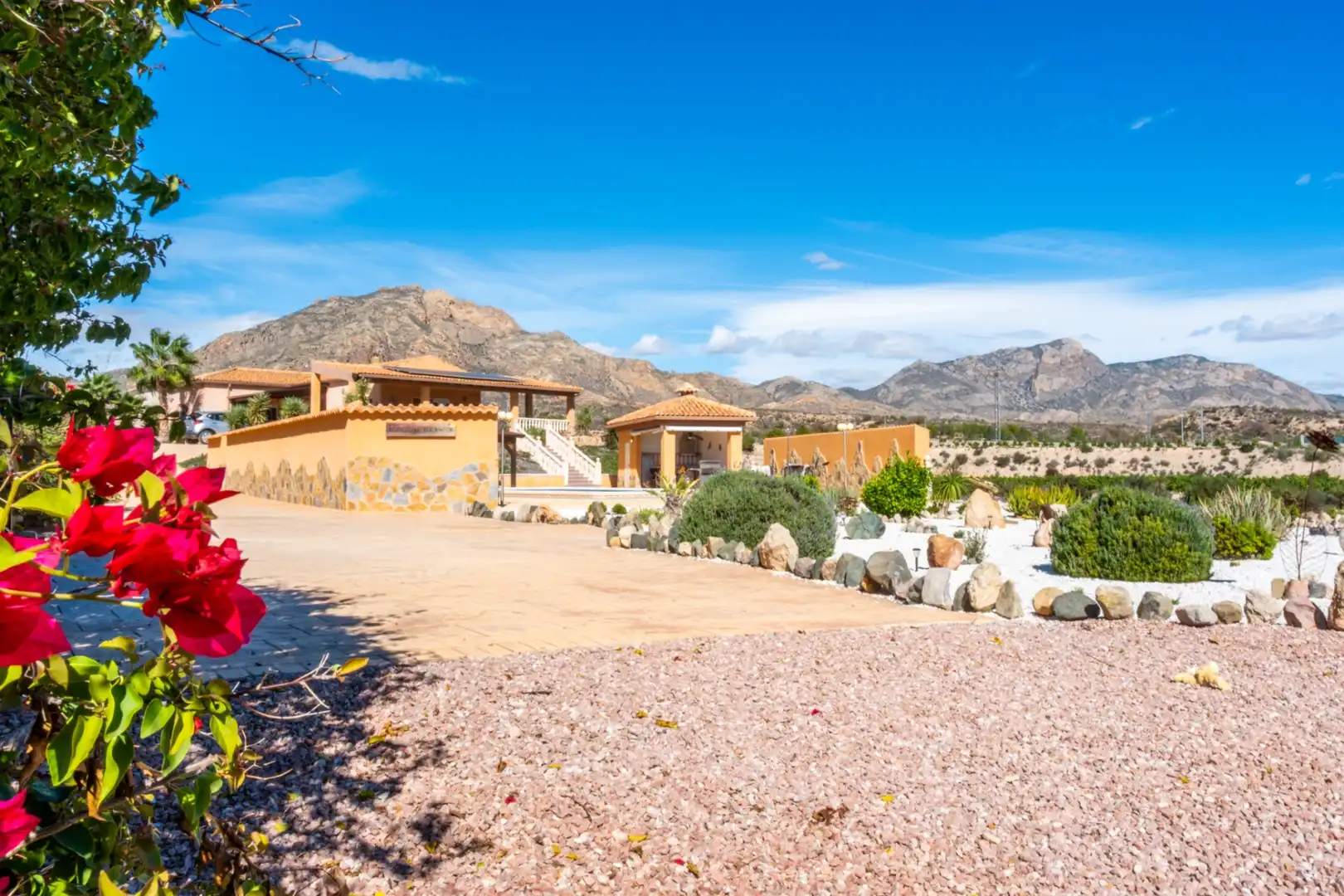 Vista exterior de Casa o xalet en venda en Albatera amb Aire condicionat, Calefacció i Jardí privat