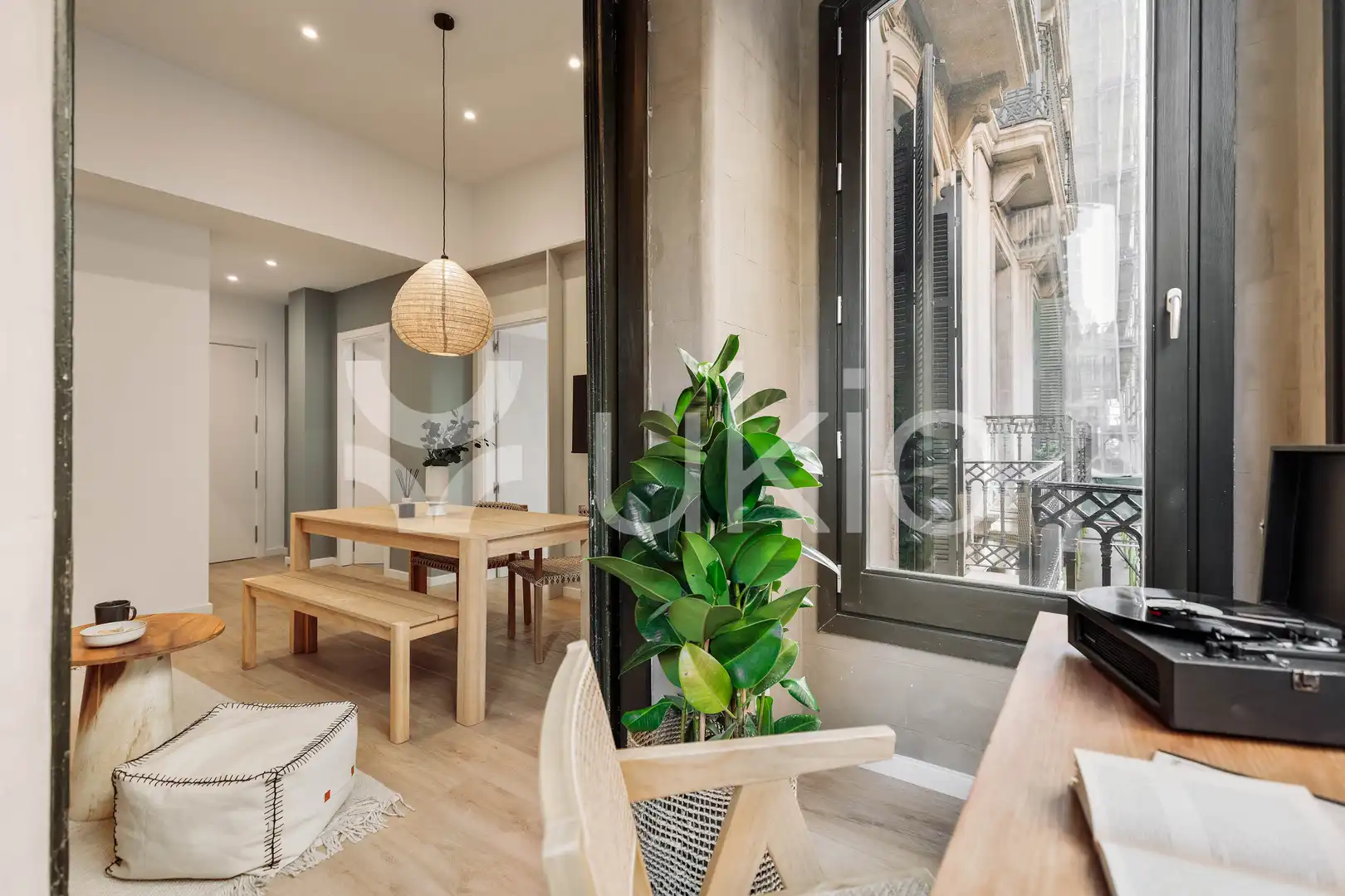 Comedor de Apartamento de alquiler en Barcelona con Aire acondicionado, Calefacción y Amueblado