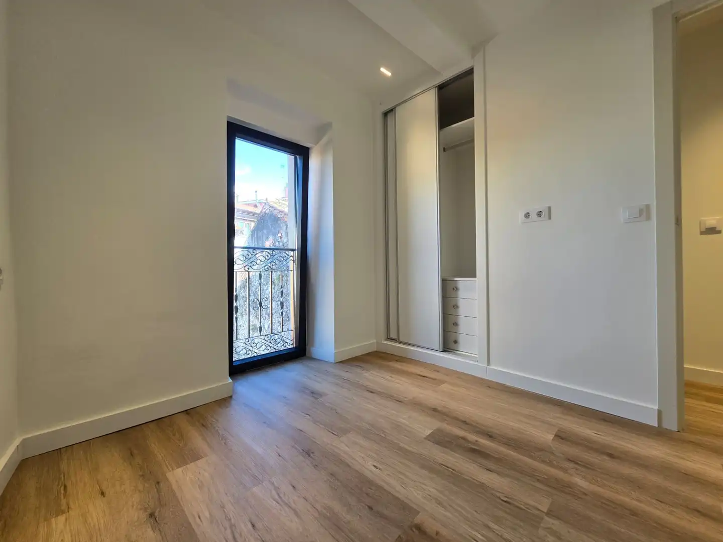 Bedroom of Flat for sale in Llanes