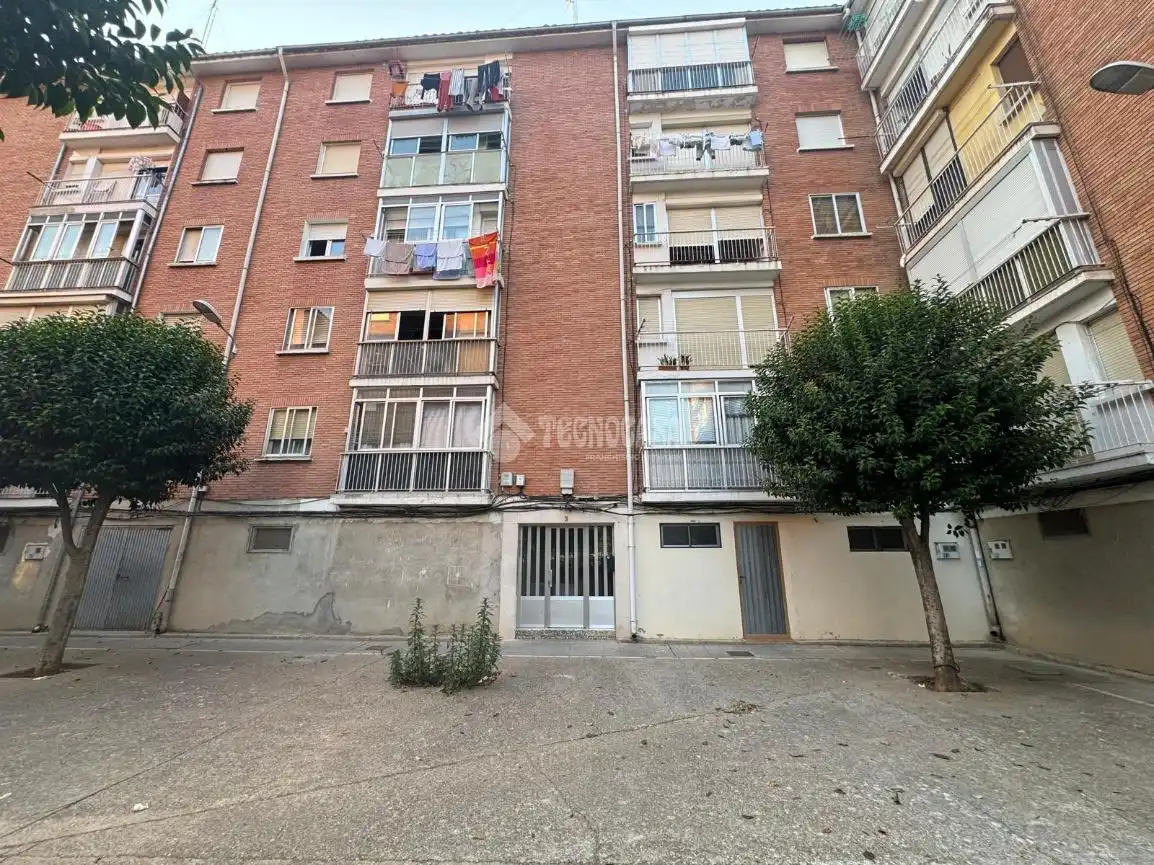Vista exterior de Pis en venda en Palencia amb Calefacció, Traster i Balcó