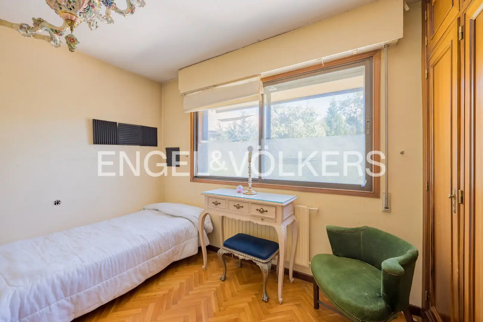 Bedroom of Houses for sale in Madrid  with Air Conditioner, Heating and Private garden