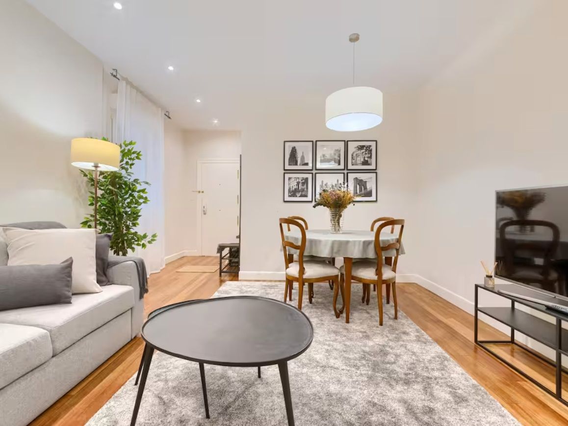 Menjador de Apartament de lloguer en Bilbao  amb Aire condicionat, Calefacció i Parquet