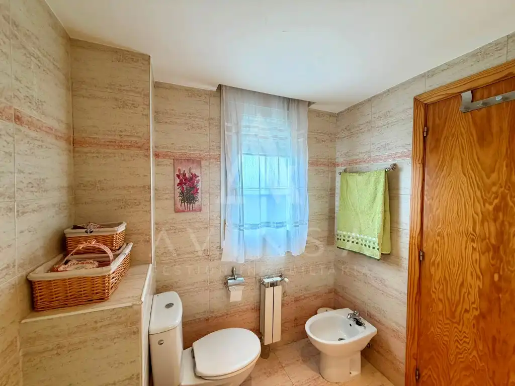 Bany de Casa o xalet en venda en Guadalajara