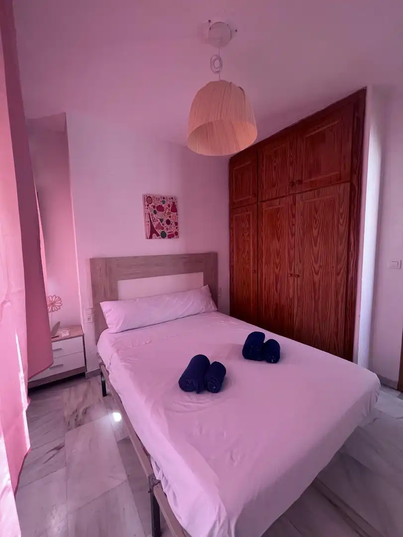 Dormitori de Àtic de lloguer en Granada amb Aire condicionat, Terrassa i Moblat